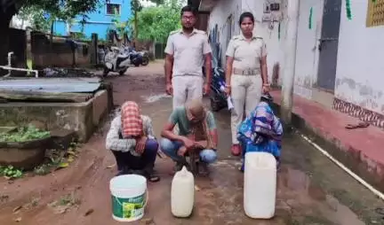 ହିନ୍ଦୋଳ: ଅବକାରୀ ବିଭାଗର ଚଢ଼ାଉରେ ଜିଲ୍ଲାର ବିଭିନ୍ନ ସ୍ଥାନରୁ ୧୦ ଜଣ ମଦ ବ୍ୟବସାୟୀ ଗିରଫ
