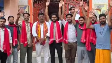 सिराथू: अमरनाथ यात्रा के लिए देवीगंज से रवाना हुआ कांवरियों का एक जत्था