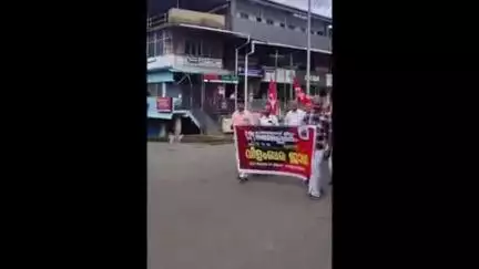 വെള്ളരിക്കുണ്ട്: സി.പി.ഐ ജില്ലാ സമ്മേളനത്തിന് മുന്നോടിയായി നഗരത്തിൽ വിളംബര ജാഥ സംഘടിപ്പിച്ചു
