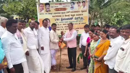 ಕೂಡ್ಲಿಗಿ: ಇಮಡಾಪುರ ಗ್ರಾಮದ ಮಕ್ಕಳಿಗಾಗಿ ಸಿದ್ಧವಾಗಲಿದೆ ಅಂಗನವಾಡಿ! ಶಾಸಕ ಶ್ರೀನಿವಾಸ್‌ರಿಂದ ಕಟ್ಟಡಕ್ಕೆ ಭೂಮಿಪೂಜೆ