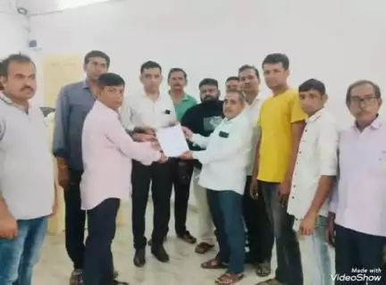 भीनमाल: भीनमाल में रीको रेलवे फाटक पर स्वीकृत अंडर ब्रिज का स्थान बदलने की उठी मांग, SDM को दिया गया ज्ञापन