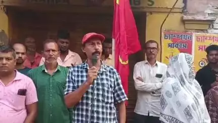 লালগোলা: 9 জুলাইয়ের রাজ্যব্যাপী ধর্মঘটের সমর্থনে লালগোলা বাজারে আয়োজিত সারা ভারত ফরওয়ার্ড ব্লকের সভা