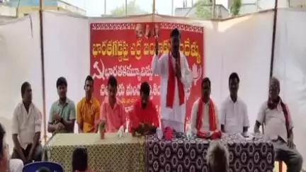 ప్రజల పక్షాన పోరాడే పార్టీ సీపీఐ పార్టీ: రెట్టపల్లి గ్రామంలో ఆ పార్టీ జిల్లా కార్యదర్శి మురళి