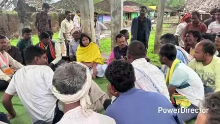 हर्रई: भाजपा नेता तुईयापानी पीड़ित परिवार के युवक से मिलने पहुंचे, अधिकारी को उचित कार्रवाई के निर्देश
