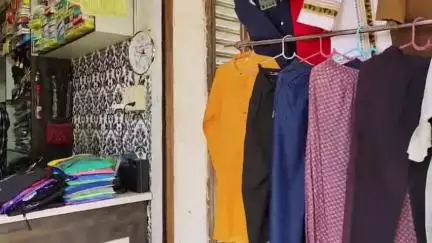 पत्थलगांव: पाकरगांव में पवन वस्त्रालय से लाखों रुपये का रेडीमेड कपड़ा और कैश चोरी, पुलिस मामले की जांच में जुटी