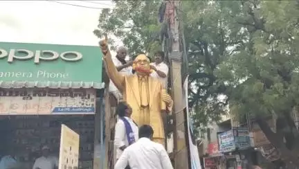 నియోజకవర్గంలో ఘనంగా ఎమ్మార్పీఎస్ ఆవిర్భావ దినోత్సవ వేడుకలు, అంబేడ్కర్ విగ్రహానికి నివాళి అర్పించిన నాయకులు