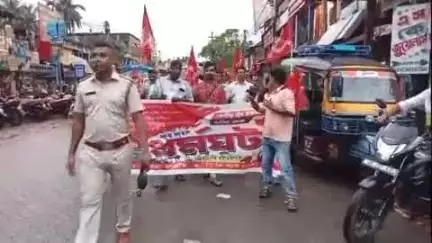 দেগঙ্গা: ভারত বনধের সমর্থনে বেড়াচাঁপায় টাকি রোডে পদযাত্রা ও পথসভা CPI (M)- এর