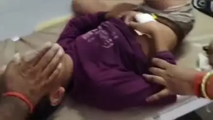 महोबा: जिला अस्पताल के बच्चा वार्ड तीन में इंजेक्शन लगते ही भर्ती बच्चों की तबीयत बिगड़ी, मचा हड़कंप