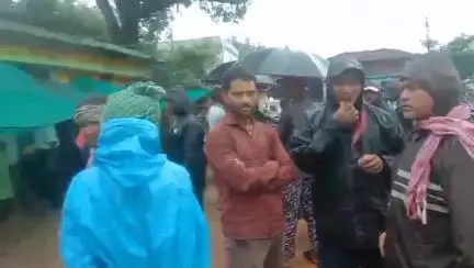 आमाटोला क्षेत्र में खाद की किल्लत, सोसायटी का चक्कर लगाने को मजबूर हैं किसान