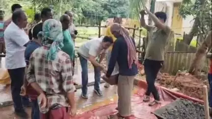 ডেবরা: বাড়াগড় এলাকায় পথশ্রী প্রকল্পে ঢালাই রাস্তার কাজের শুভ উদ্ধোধন করলেন ডেবরা বিধানসভার বিধায়ক ডঃ হুমায়ুন কবীর