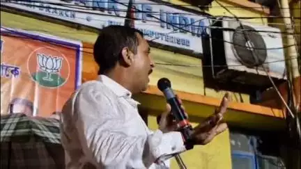 ব্যারাকপুর ২: পুলিশ কর্মীদের ব্যারাকপুরের প্রকাশ্য মঞ্চ থেকে হুশিয়ারি বিজেপি নেতা সজল ঘোষের