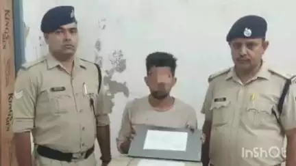 धौलाना: हापुड आरपीएफ ने गुलावठी मसूरी रोड पर दुकान पर छापा मारकर नकली टिकट बेचने वाले युवक को पकड़ा