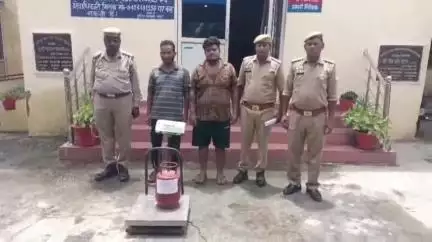 मिलक: मिलक कोतवाली पुलिस ने कस्बा मिलक से दो युवकों को चोरी के सामान के साथ गिरफ्तार कर कोर्ट में पेश किया
