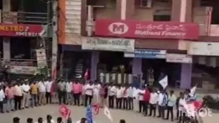 రాజేంద్రనగర్: ఈనెల 9న దేశభక్త సమ్మెను జపాన్ చేయాలని కోరుతూ ఇబ్రహీంపట్నంలో ప్రజాసంఘాల ఆధ్వర్యంలో మానవహారం
