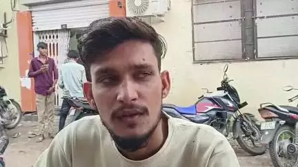 દાંતા: દાંતા બેંક ઓફ બરોડામાં નવું ખાતું ખોલવાના વધારે પૈસા માંગ્યા હોવાની ગ્રાહકની ફરિયાદ.
