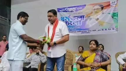 মুর্শিদাবাদ জিয়াগঞ্জ: ২১ জুলাই শহিদ দিবস উপলক্ষ্যে ধর্মতলা চলো কর্মসূচির প্রস্তুতি সভায় জিয়াগঞ্জ অজিমগঞ্জ শহরে এক ঝাঁক তৃণমূলের নেতা ও কর্মী