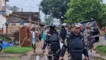 हज़ारीबाग: हजारीबाग के बेलतू में धार्मिक झंडे को लेकर विवाद, तिरंगा बना समाधान का प्रतीक