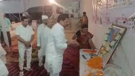 गोरौल: जदयू प्रदेश अध्यक्ष उमेश सिंह कुशवाहा कटरमाला गांव पहुंचे, पूर्व मुखिया रामानुज शरण को दी श्रद्धांजलि