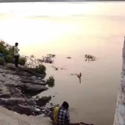 चुनार: चुनार क्षेत्र में गंगा के जलस्तर में लगातार बढ़ोतरी, प्रशासन हुआ अलर्ट