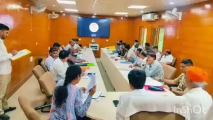 जैसलमेर: DOIET कक्ष में DM प्रताप सिंह और MLA छोटू सिंह भाटी ने मुख्यमंत्री थार सीमा क्षेत्र विकास के तहत अधिकारियों की बैठक ली