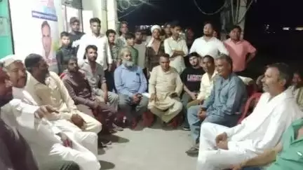 प्रधानी की परवल देवेंदेरी पद.की फाइट में लोगों की सुनते हुए समस्याएं. Vineet Singh reporter Uttarakhand bajpur...