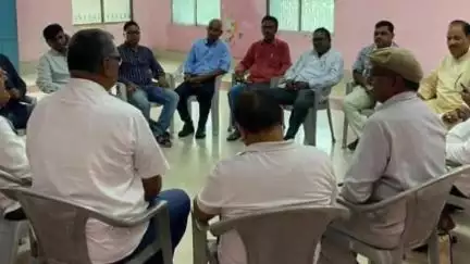 गोमिया: राष्ट्रव्यापी हड़ताल को लेकर संयुक्त ट्रेड यूनियन मोर्चा ने कथारा में बैठक कर बनाई रणनीति