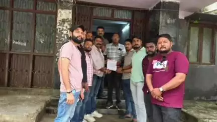 आबू रोड: आबू रोड में महाराष्ट्र में गैर मराठी नागरिकों के साथ दुर्व्यवहार पर भाजपा पदाधिकारी ने सोपा ज्ञापन दिया
