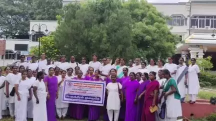 திருவண்ணாமலை: கலெக்டர் அலுவலகம் முன்பு செவிலியர்கள் ஆர்ப்பாட்டம்