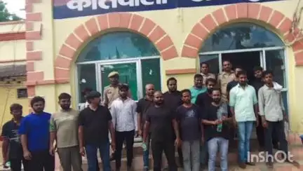 जौनपुर: नगर कोतवाली का महिलाओं ने किया घेराव, 17 लोगों को किया गया गिरफ्तार