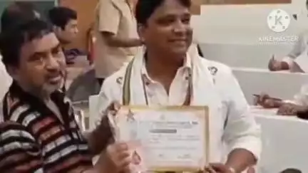 বিষ্ণুপুর: বাঁকুড়া সম্মিলনী মেডিক্যাল কলেজ ও হাসপাতালের পক্ষ থেকে রক্তদাতাদের সংবর্ধনা দিলেন সুপার ও প্রিন্সিপাল