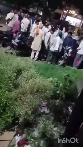 एटा: उद्दनपुर रामनगर में महिला की मौत के मामले में मायका और ससुराल पक्ष पोस्टमार्टम गृह पर भिड़े, मारपीट तक पहुंची नौबत