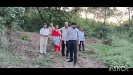 मीरगंज: नाहल नदी पुनजीर्वित कार्य का शुभारंभ करेंगे डीएम, गांव लभारी पहुंचकर एसडीएम ने कार्यक्रम स्थल का किया निरीक्षण