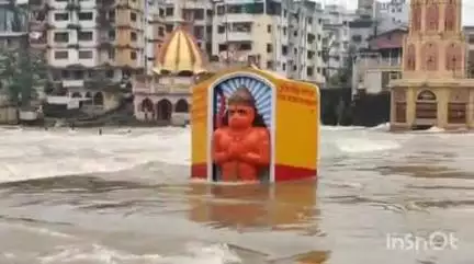 नाशिक: गोदावरीचा पूर ओसरला दुतोंड्या मारूतीच्या कंबरेपर्यंत पाणी