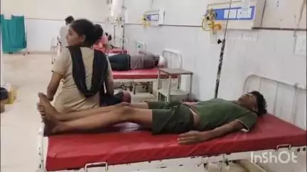 धौलपुर: सागर पाड़ा पुलिस चौकी के पास ट्रक ने पीछे से ट्रैक्टर ट्रॉली को मारी टक्कर, हादसे में एक दर्जन लोग गंभीर रूप से घायल
