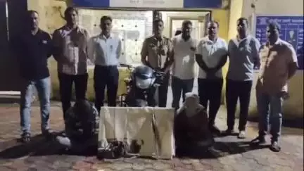 बसमत: वसमत निळा मार्गावर पिस्टलचा धाक दाखवून दरोडा टाकणाऱ्या टोळीतील दोघांना जिवंत काडतुस व पिस्टलसह ग्रामीण पोलिसांनी पकडले