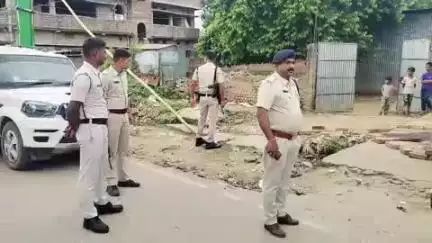 जगदीशपुर: हबीबपुर थाना क्षेत्र के बदरे आलमपुर में बेखौफ अपराधियों ने दो युवकों पर चाकू से हमला किया, एक की मौत