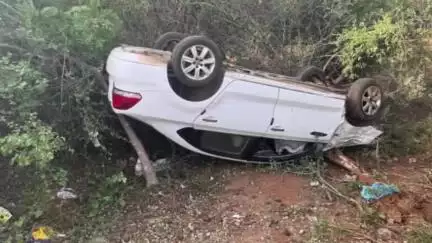 నెల్లూరులో రోడ్డు ప్రమాదం.. పల్తి కొట్టిన కారు