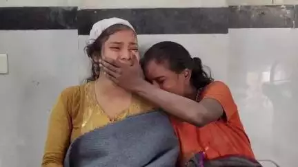 छतरपुर नगर: बागेश्वर धाम में दीवार गिरने से एक महिला श्रद्धालु की मौत, 11 घायल, परिजनों का रो-रोकर बुरा हाल