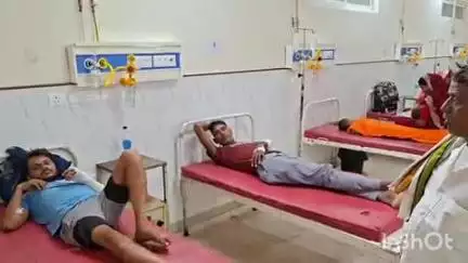 धौलपुर: सागर पाड़ा चौकी के पास ट्रक ने ट्रैक्टर ट्रॉली को मारी टक्कर, एक दर्जन से अधिक श्रद्धालु हुए घायल
