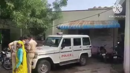 खानपुर: खानपुर कस्बे के अटरू तिराहे पर आपसी कहासुनी के चलते युवक की चाकू मारकर हत्या