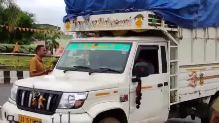 ବୌଦ୍ଧ ସଦର: ମହାନଦୀ ବ୍ରିଜ ଛକ ନିକଟରେ ଡ୍ରାଇଭର ମହାସଂଘର ଷ୍ଟିଅରିଂ ଛାଡ ଆନ୍ଦୋଳନ ଶୁଭାରମ୍ଭ