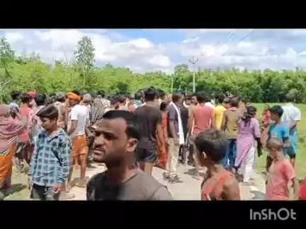 फलका: फलका थाना क्षेत्र के गोपालपट्टी सोहथा जाने वाली पथ में दो बाईक के भिड़ंत में एक व्यक्ति की मौत हो गयी। दो लोग जख्मी