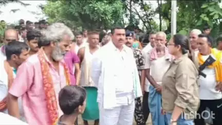 सिमरी: तवकल राय के डेरा गांव में करंट लगने से किसान की मौत, विधायक ने परिजनों को बंधाया ढांढस, पुलिस पहुंची
