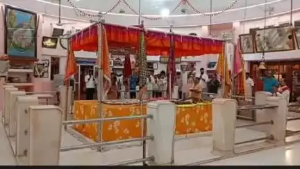 खंडवा नगर: खंडवा के दादाजी धूनी वाले मंदिर में मंगला आरती का भव्य आयोजन