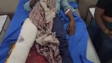 लाडपुरा: छावनी चोराहे पर कार और मोटरसाइकिल की टक्कर में युवक गंभीर घायल, एमबीएस अस्पताल में भर्ती, उपचार जारी