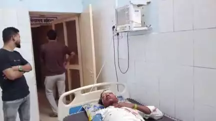 तालबेहट: सेरबांस गांव के पास तेज रफ्तार दो मोटरसाइकिलों की आमने-सामने टक्कर में एक महिला सहित चार लोग गंभीर रूप से घायल