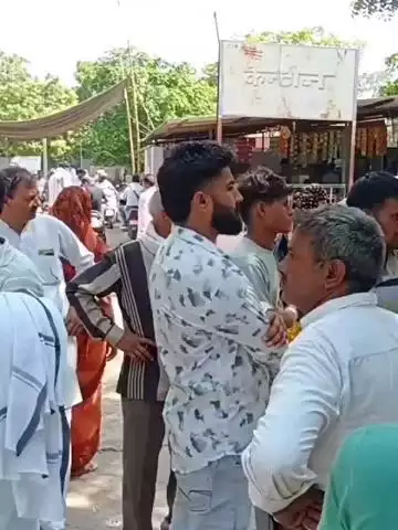 अलवर: बैरला गांव में बेटी को बचाते हुए पिता की करंट लगने से हुई मौत, बेटी झुलसी