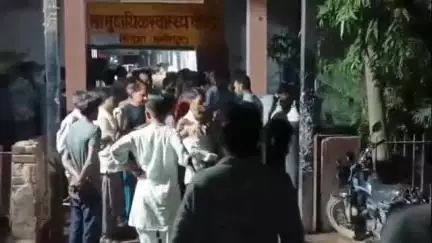 मौदहा: कस्बा मौदहा में रहमानिया कालेज के पास दो बाइकों की टक्कर में 5 लोग हुए गंभीर रूप से घायल