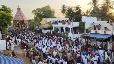 தேவகோட்டை: கண்டதேவியில் 3 அடுக்கு பாதுகாப்புடன் நடந்த சொர்ணமூர்த்தீஸ்வர் கோயில் தேரோட்டம்-அனைத்து சமூகத்தினர் வடம்பிடித்து இழுத்தனர்