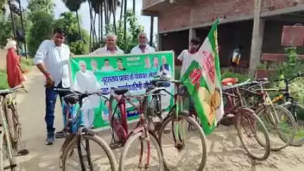 नूरसराय: मतदाताओं को जागरूक करने के लिए जदयू अध्यक्ष ने नूरसराय में निकाली साइकिल रैली
